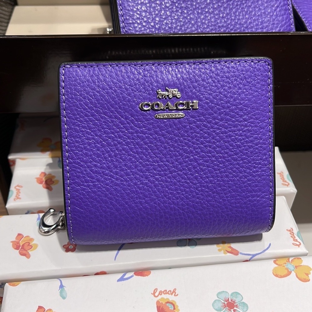 Coach Snap Wallet
Silver/Sport Purple - Picture 11 of 16